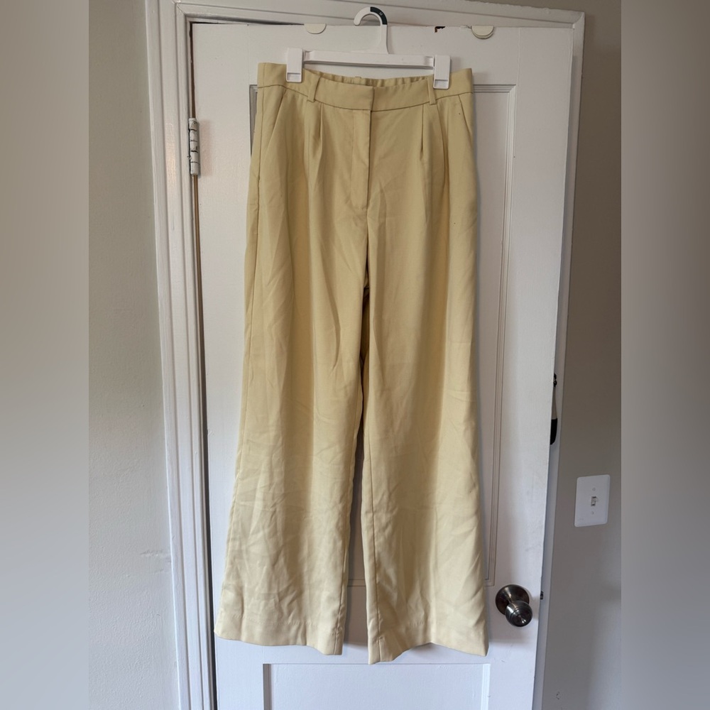 Abercrombie & Fitch Wide-Leg High Rise Pants in Soft Lemon